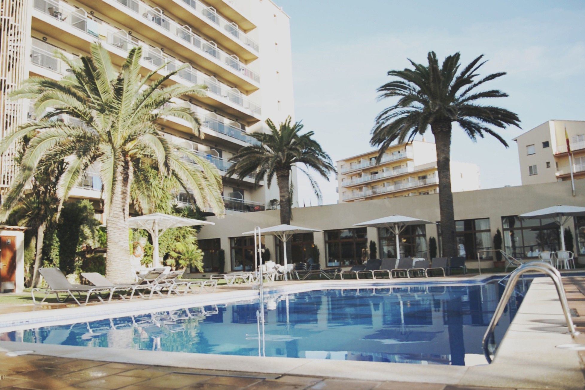 Hotel Monterrey Roses By Pierre & Vacances Exterior photo